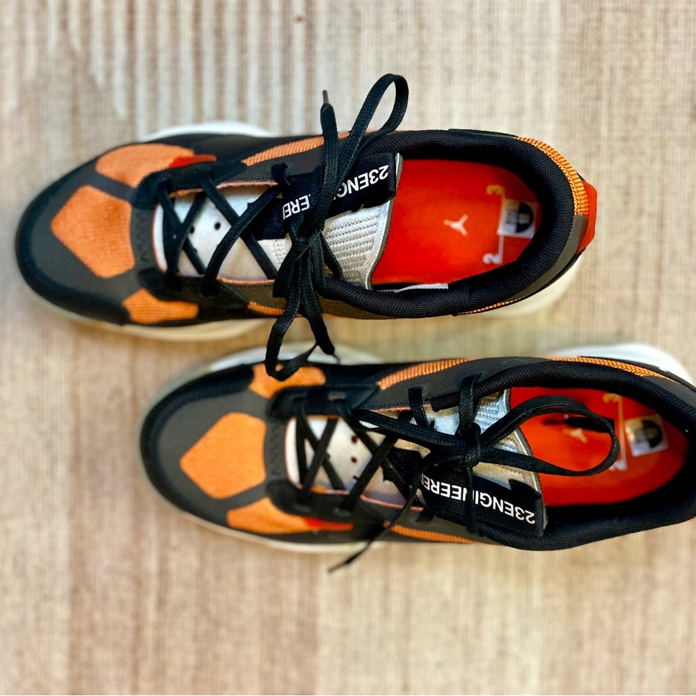Air Jordan 200E Men’s 10 / Women’s 11 | Black & Curry Orange Sneakers | Like New